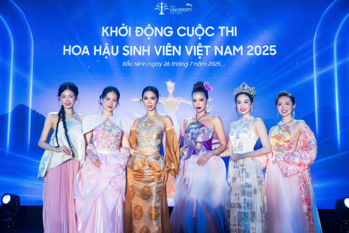 Host, Mentor và Top 3 Hoa hậu Sinh viên năm 2024.